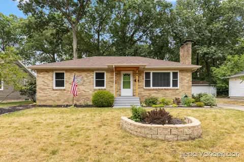 1728 Royal Oak St SW, Wyoming, MI 49519