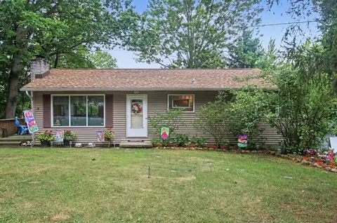 45713 E Peninsula Dr E, Grand Junction, MI 49056