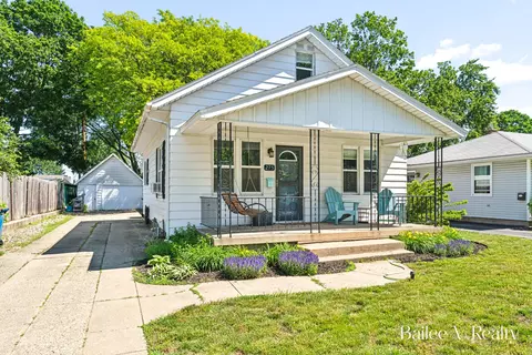 275 W 29th St, Holland, MI 49423