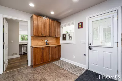 Entry Way - 176 109th Ave, Plainwell, MI 49080 photo 2 of 3