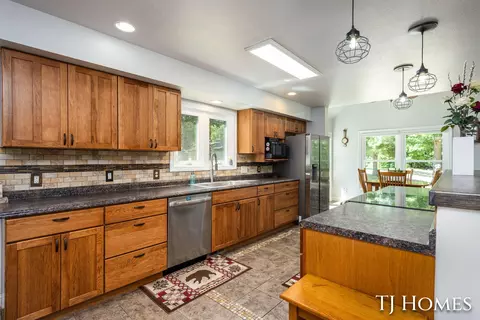Kitchen - 176 109th Ave, Plainwell, MI 49080 photo 4 of 4