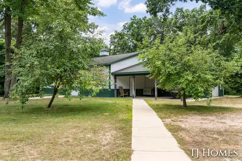 Exterior - 176 109th Ave, Plainwell, MI 49080 photo 14 of 20