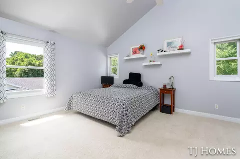 Bedroom - 176 109th Ave, Plainwell, MI 49080 photo 2 of 2