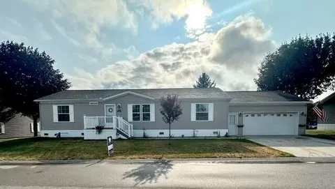 13763 Shamrock Ln, Cedar Springs, MI 49319