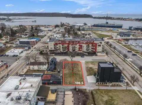 106 W 5 W Danaher St, Ludington, MI 49431