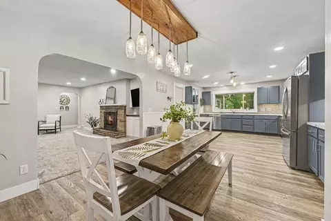Dining - 7666 Thomas Ave, Jenison, MI 49428 photo 2 of 2