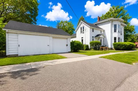 214 N Gremps St, Paw Paw, MI 49079