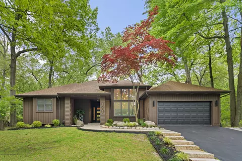 4035 Choctaw Trl, New Buffalo, MI 49117