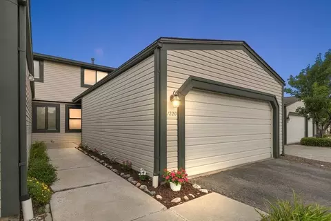 1220 Charleston Ct, Northville, MI 48167
