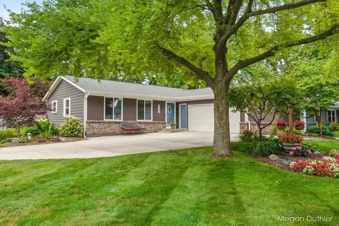 3767 Socorro Dr SW, Grandville, MI 49418
