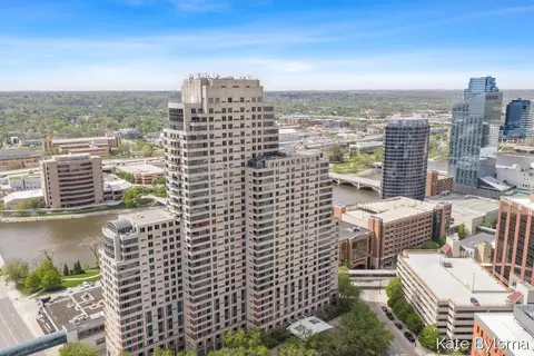 118 Campau Cir NW, Grand Rapids, MI 49503