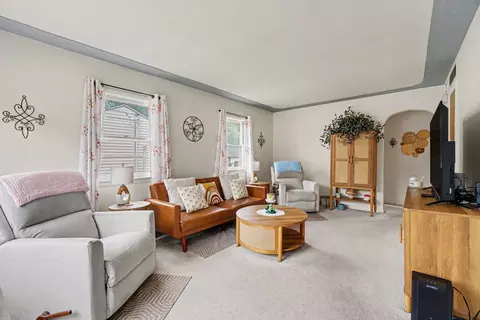 Living - 271 Richfield Ave, Battle Creek, MI 49037 photo 1 of 2