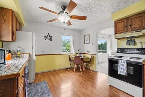 Kitchen - 271 Richfield Ave, Battle Creek, MI 49037 photo 3 of 3