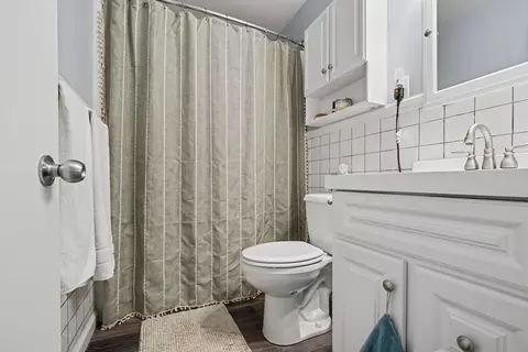 Bath - 271 Richfield Ave, Battle Creek, MI 49037 photo 1 of 1