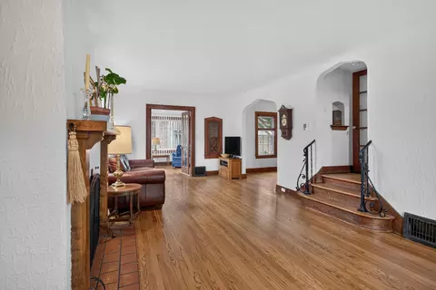 Living - 912 S Wisner St, Jackson, MI 49203 photo 1 of 3