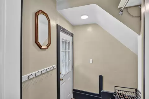 Entry Way - 912 S Wisner St, Jackson, MI 49203 photo 3 of 9
