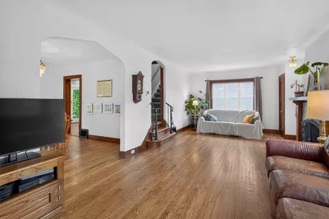 Living - 912 S Wisner St, Jackson, MI 49203 photo 3 of 3