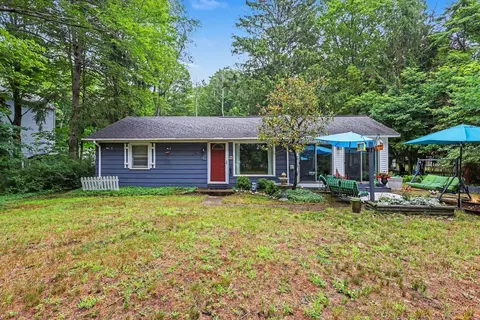 2145 Lakeshore Dr, Fennville, MI 49408