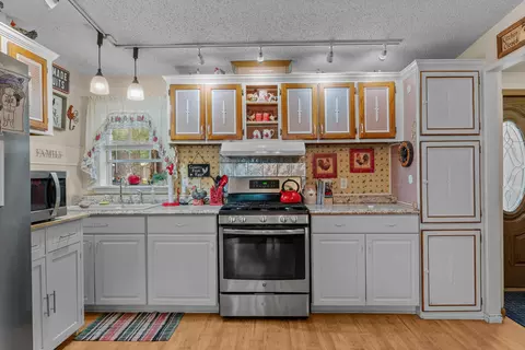 Kitchen - 8242 Spruce Dr, Reading, MI 49274 photo 2 of 3
