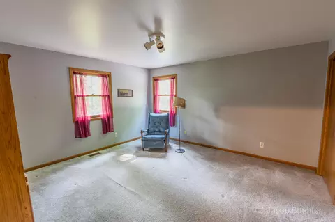 Bedroom - 6477 Usborne Rd, Freeport, MI 49325 photo 6 of 7