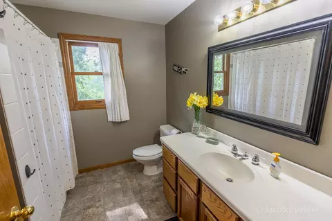 Bath - 6477 Usborne Rd, Freeport, MI 49325 photo 4 of 4
