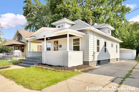 816 Richmond St NW, Grand Rapids, MI 49504