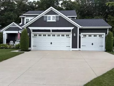 16964 Arbor Way Dr, Nunica, MI 49448