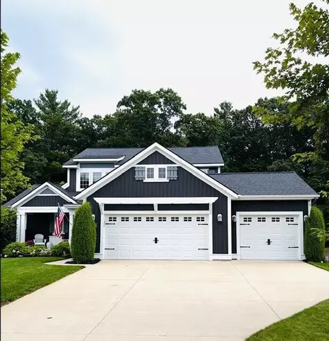 16964 Arbor Way Dr, Nunica, MI 49448