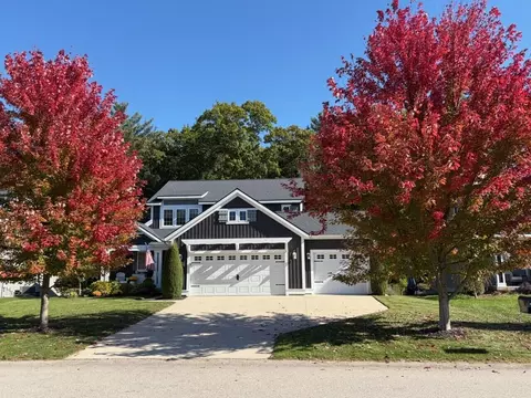 16964 Arbor Way Dr, Nunica, MI 49448