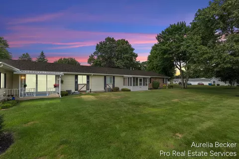 5812 Leisure South Dr SE, Grand Rapids, MI 49548