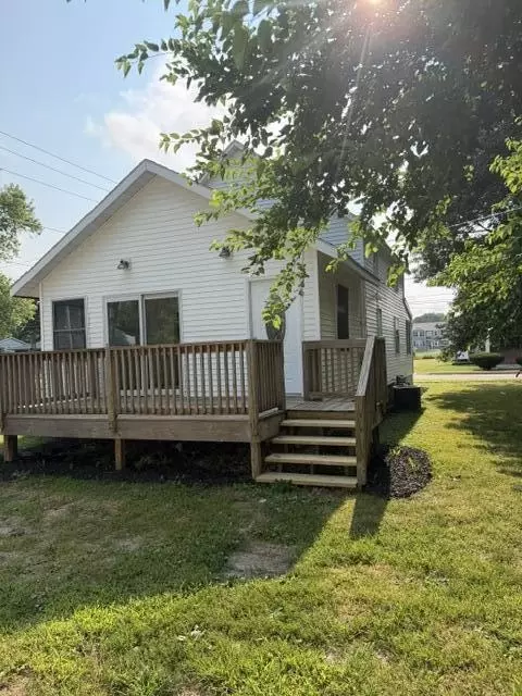 335 S Pleasant St, Watervliet, MI 49098