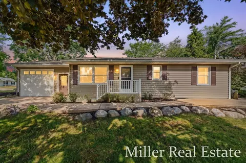 921 N Ferris Ave, Hastings, MI 49058