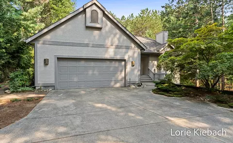 11940 Lakeshore Ave, Grand Haven, MI 49417
