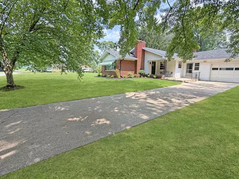 1615 Roger Ave, Benton Harbor, MI 49022