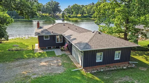 6380 Oak Ridge Dr, Jonesville, MI 49250