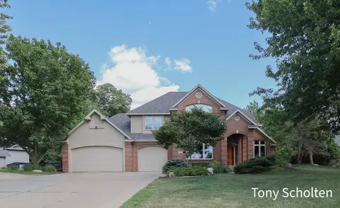6054 Summerhill Dr, Hudsonville, MI 49426
