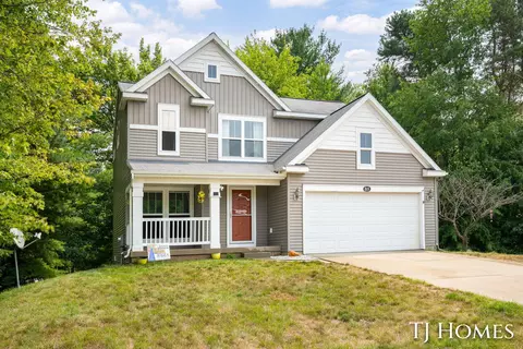 815 Ashlee Dr, Norton Shores, MI 49441
