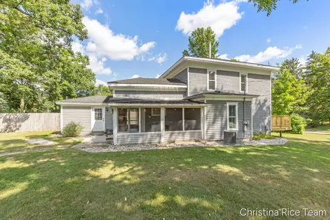 614 W Washington St, Greenville, MI 48838