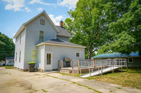 Exterior - 910 Pleasant St, Belding, MI 48809 photo 5 of 15