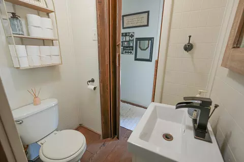 Bath - 910 Pleasant St, Belding, MI 48809 photo 1 of 4