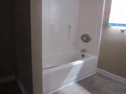 Bath - 5829 Cheshire St, Portage, MI 49002 photo 5 of 6