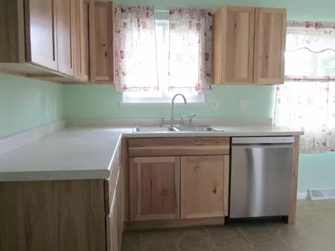 Kitchen - 5829 Cheshire St, Portage, MI 49002 photo 4 of 5