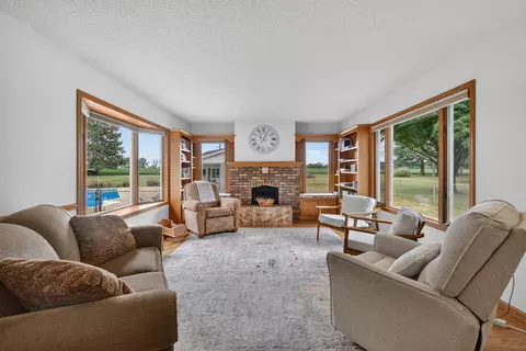 Living - 1062 S Parma Rd, Parma, MI 49269 photo 5 of 6