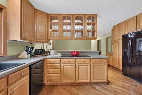 Kitchen - 1062 S Parma Rd, Parma, MI 49269 photo 4 of 5