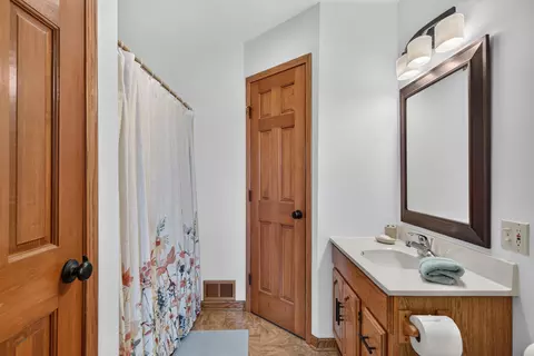Bath - 1062 S Parma Rd, Parma, MI 49269 photo 1 of 6