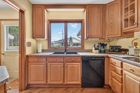 Kitchen - 1062 S Parma Rd, Parma, MI 49269 photo 2 of 5