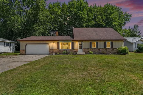 96 West St, Coopersville, MI 49404