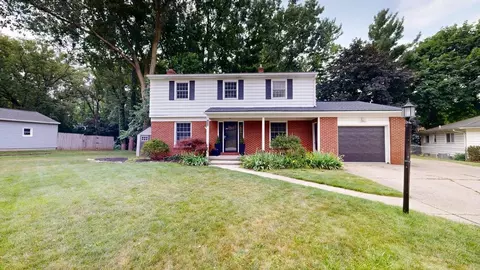 2046 Acton Rd NW, Grand Rapids, MI 49504