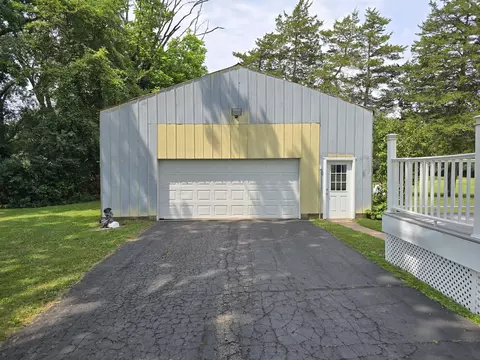 Exterior - 4250 Rives Junction Rd, Jackson, MI 49201 photo 7 of 42