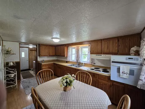 Kitchen - 4250 Rives Junction Rd, Jackson, MI 49201 photo 3 of 6